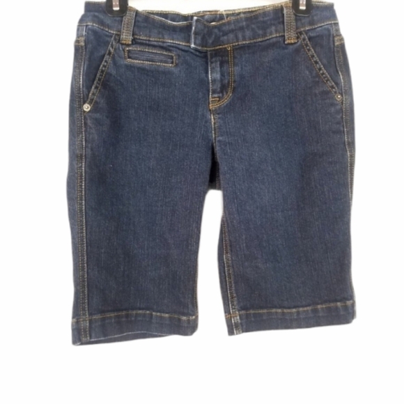 3/$25 DKNY Size 4 Blue Jean Shorts - Picture 1 of 5